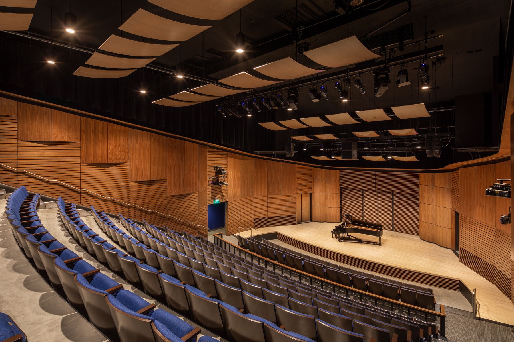 Seating and acoustic ceiling geometry